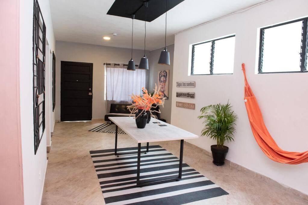 Pleasant House 20 People In Laureles Apartamento