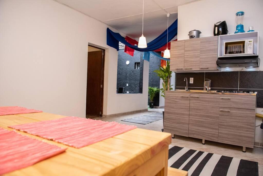 Apartamento Pleasant House 20 People In Laureles *