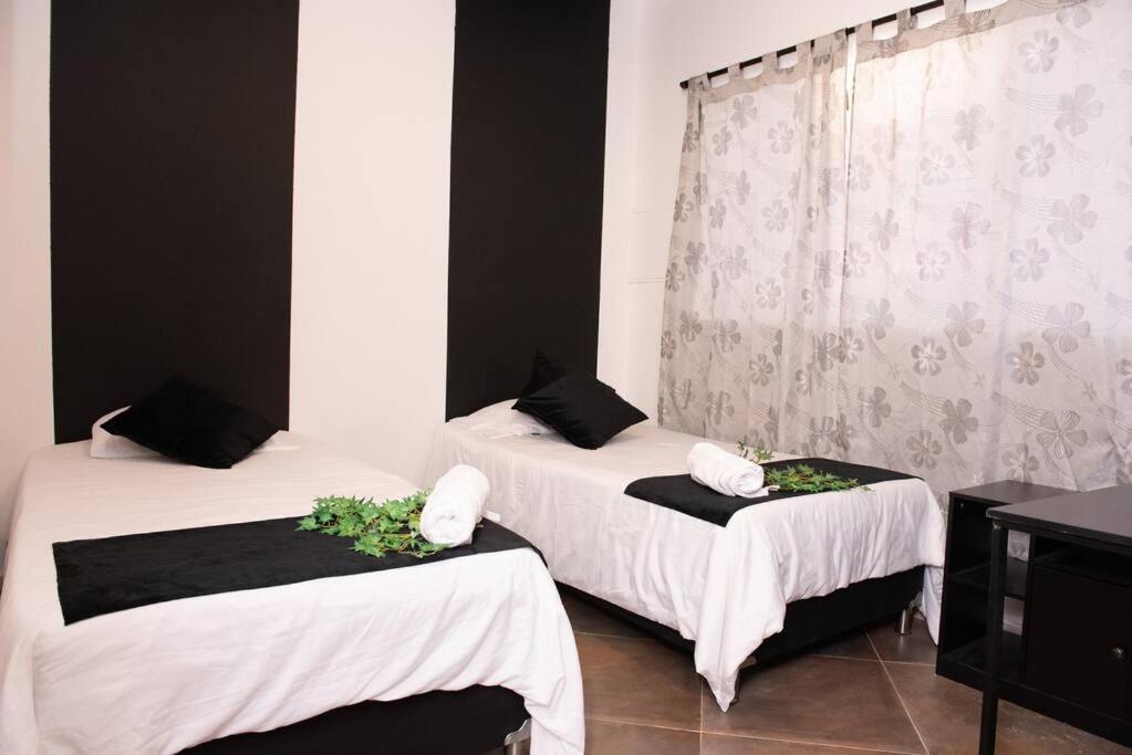 Pleasant House 20 People In Laureles Apartamento Medellín