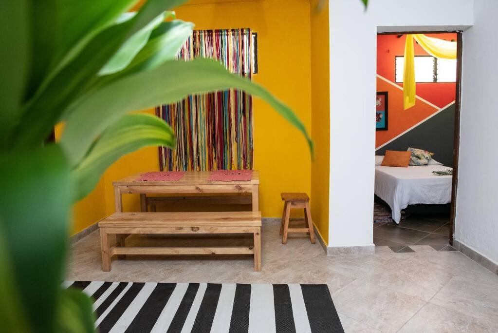 Pleasant House 20 People In Laureles