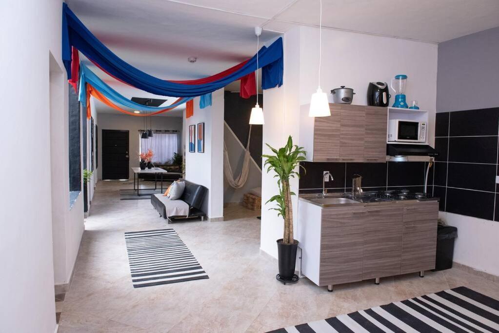 Apartamento Pleasant House 20 People In Laureles Medellín