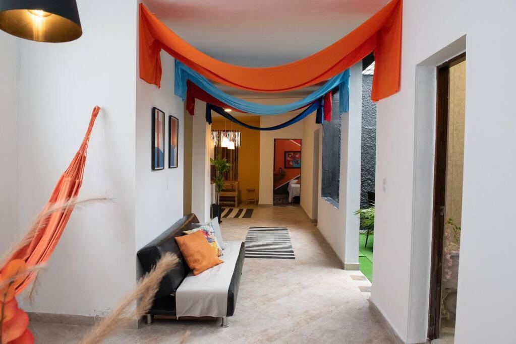 Pleasant House 20 People In Laureles *